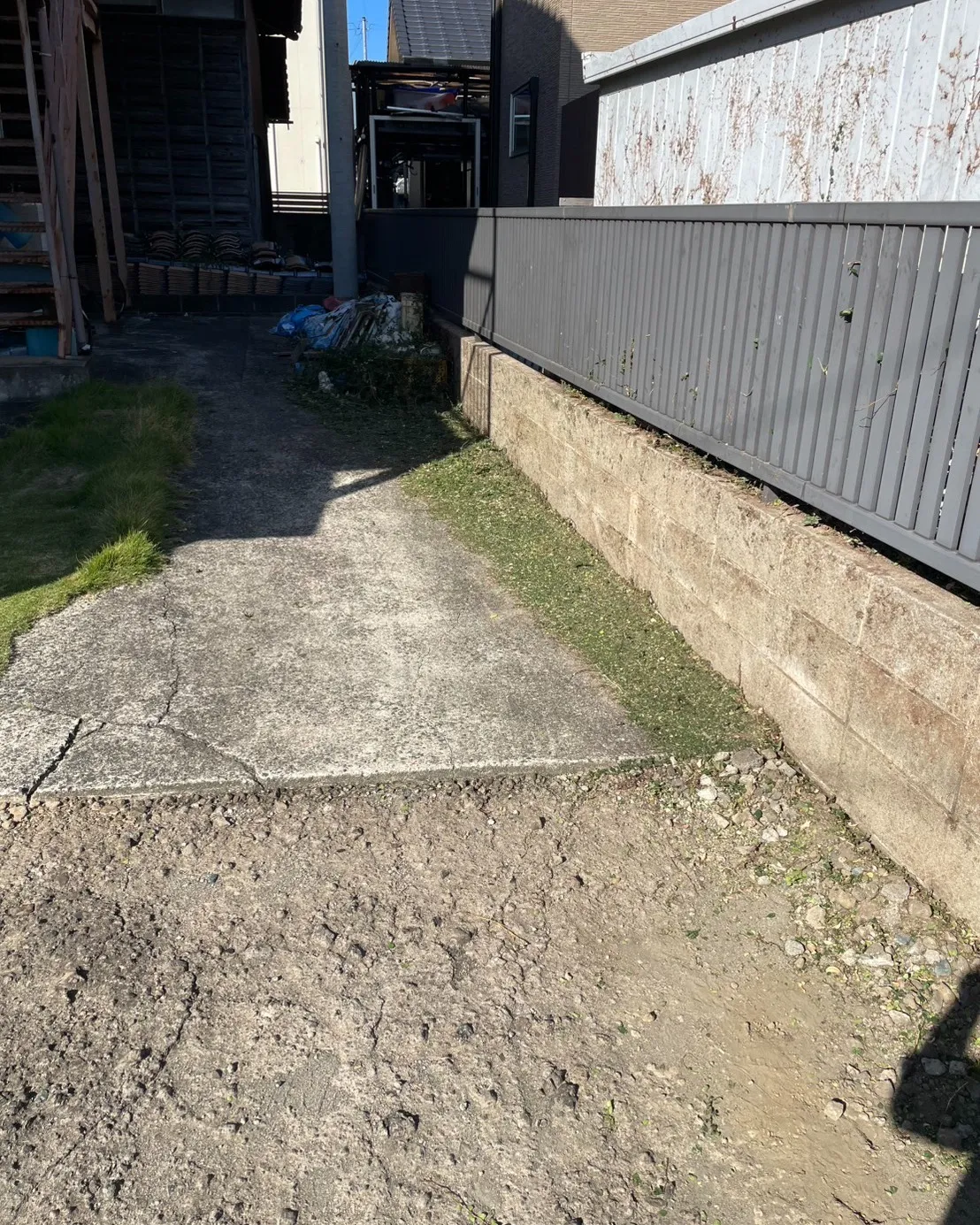 本日は、ご依頼をいただき、1軒家の除草作業を行いました🌿☀️